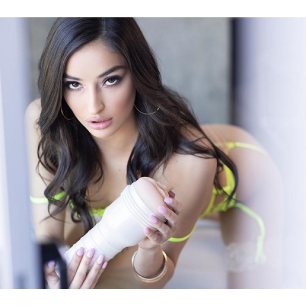 7 Mind-Blowing Features of the Emily Willis Squirt Masturbator You Need Tonight