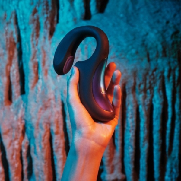 7 mind-blowing features of the Enigma Double Sonic APP Stimulator in seductive purple