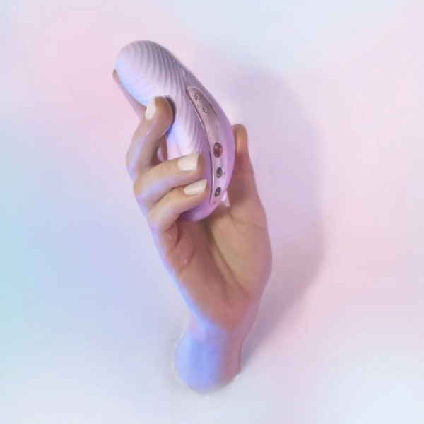 5 mind-blowing features of the Laya III Massager in dreamy violet