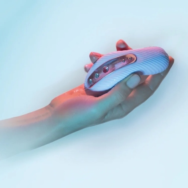 5 mind-blowing features of the Laya III Massager in dreamy violet