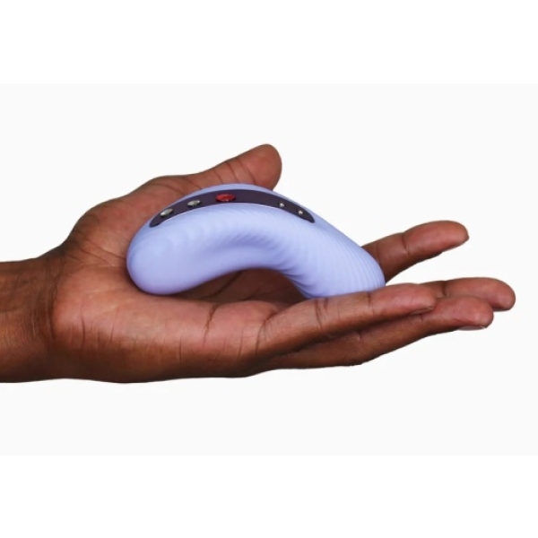 5 mind-blowing features of the Laya III Massager in dreamy violet