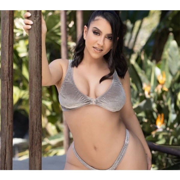 5 Sensational Reasons Lena The Plug Masturbator Will Redefine Pleasure