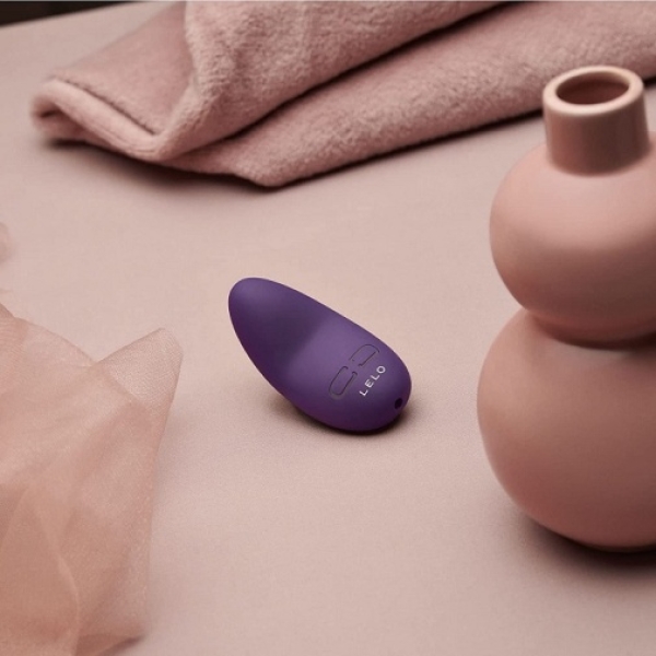 5 mind-blowing features of Lily 3 Mini Vibrator in sultry Dark Plum hue
